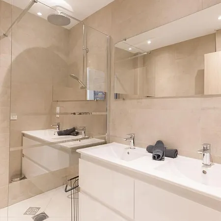 Josi - 2 Chambres, Central, 10mn Du Palais&plages, Neuf, Clim *