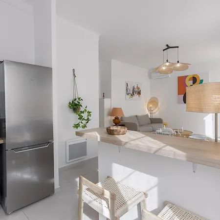 Josi - 2 Chambres, Central, 10mn Du Palais&plages, Neuf, Clim شقة