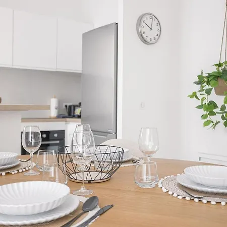 Josi - 2 Chambres, Central, 10mn Du Palais&plages, Neuf, Clim *