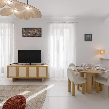 Josi - 2 Chambres, Central, 10mn Du Palais&plages, Neuf, Clim